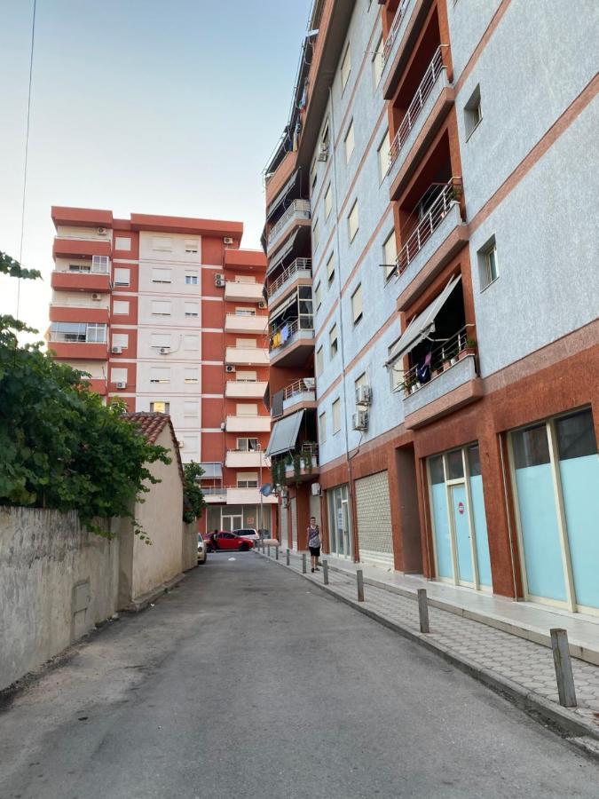 Downtown Apartment Fier Exteriér fotografie